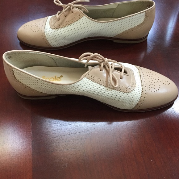 flapper white wingtip leather lace up flat loafer - Picture 8 of 8